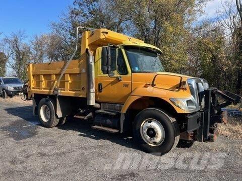 International 7400 Pašizgāzējs