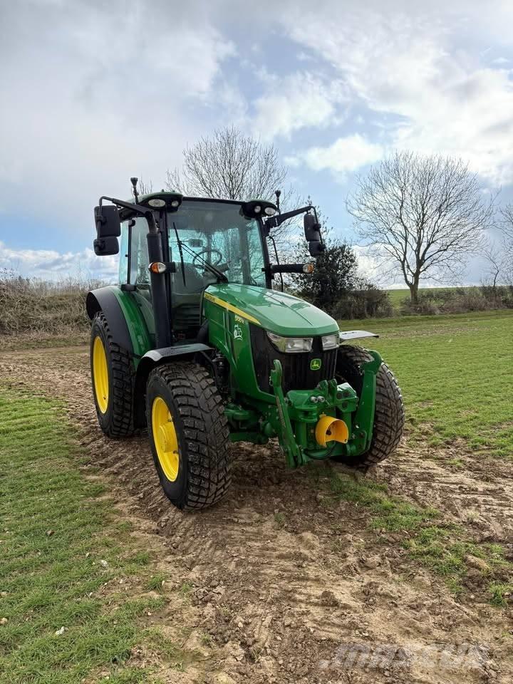 John Deere 5100 R Traktori