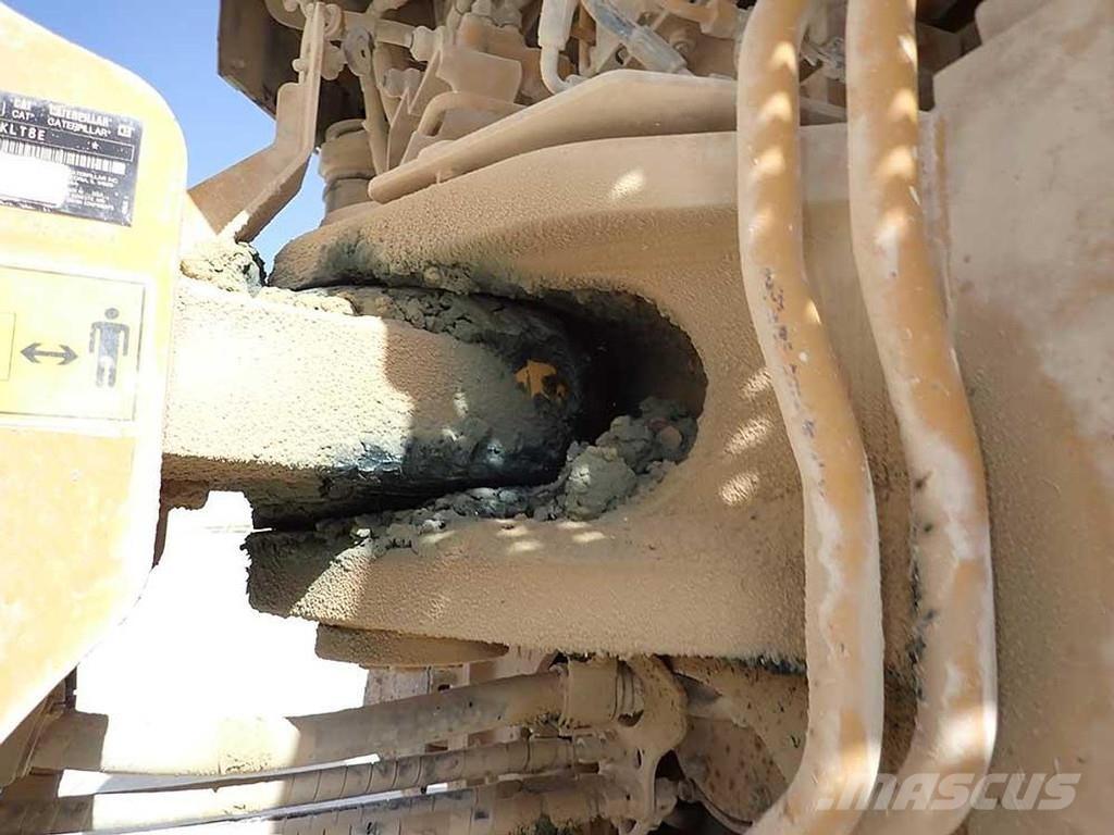 CAT 988K Iekrāvēji uz riteņiem