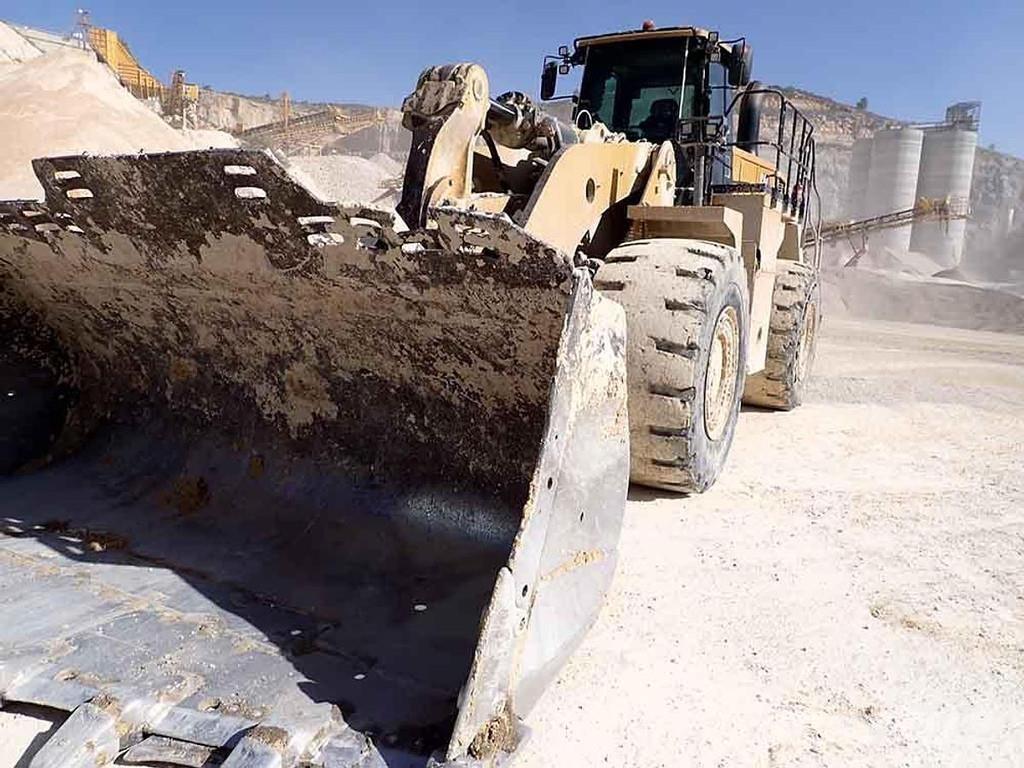 CAT 988K Iekrāvēji uz riteņiem