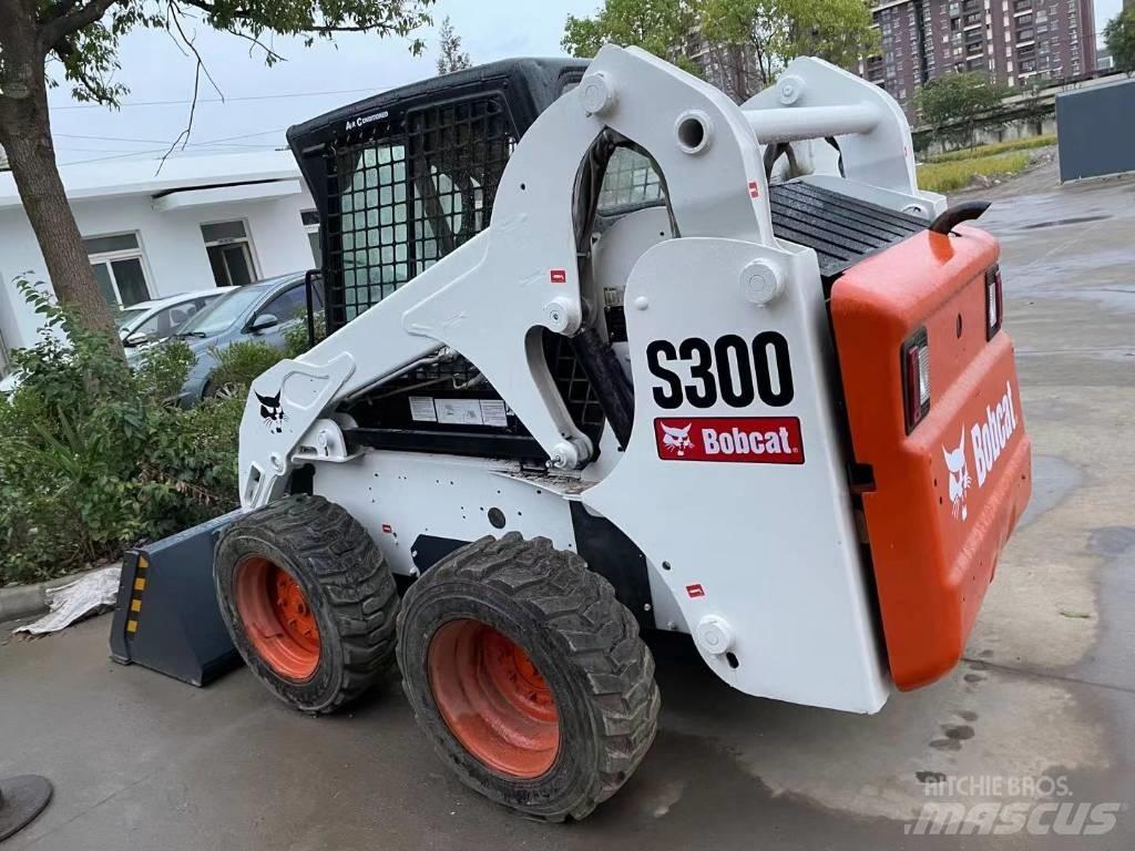 Bobcat S 300 Lietoti riteņu kompaktiekrāvēji