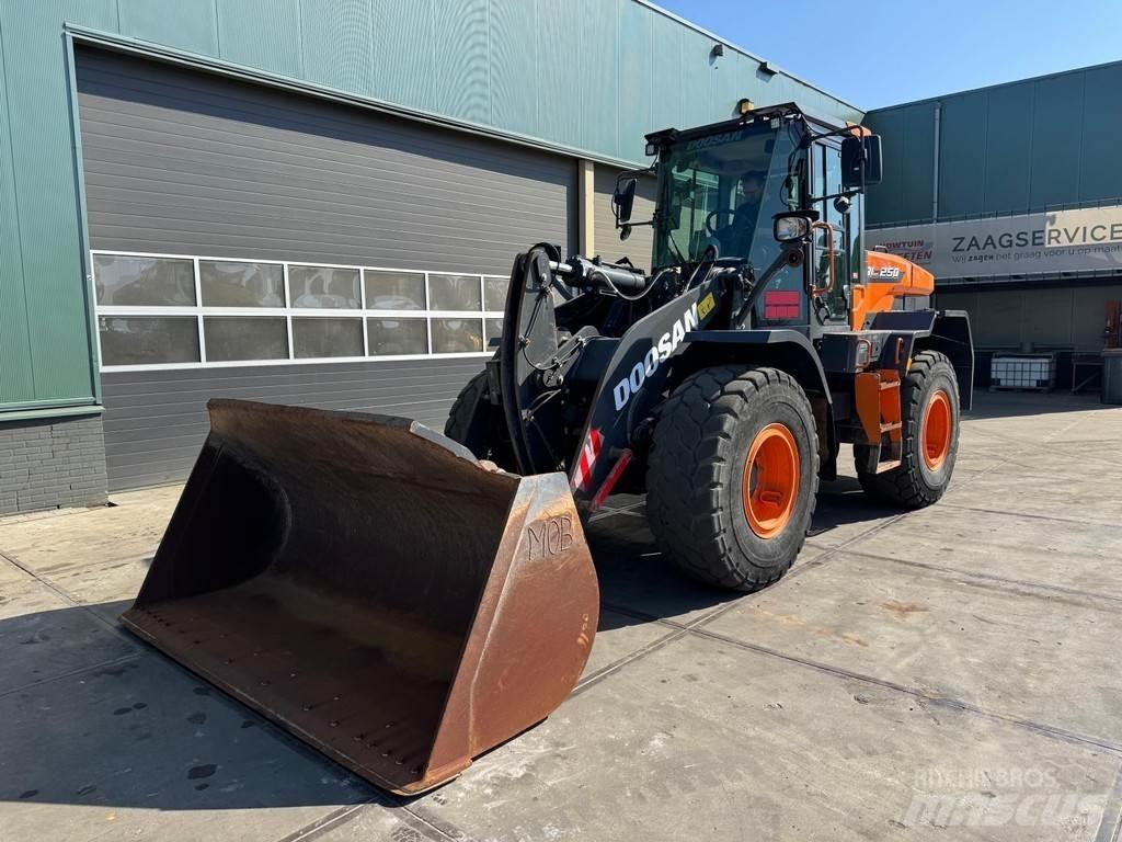 Doosan DL250-7 Iekrāvēji uz riteņiem