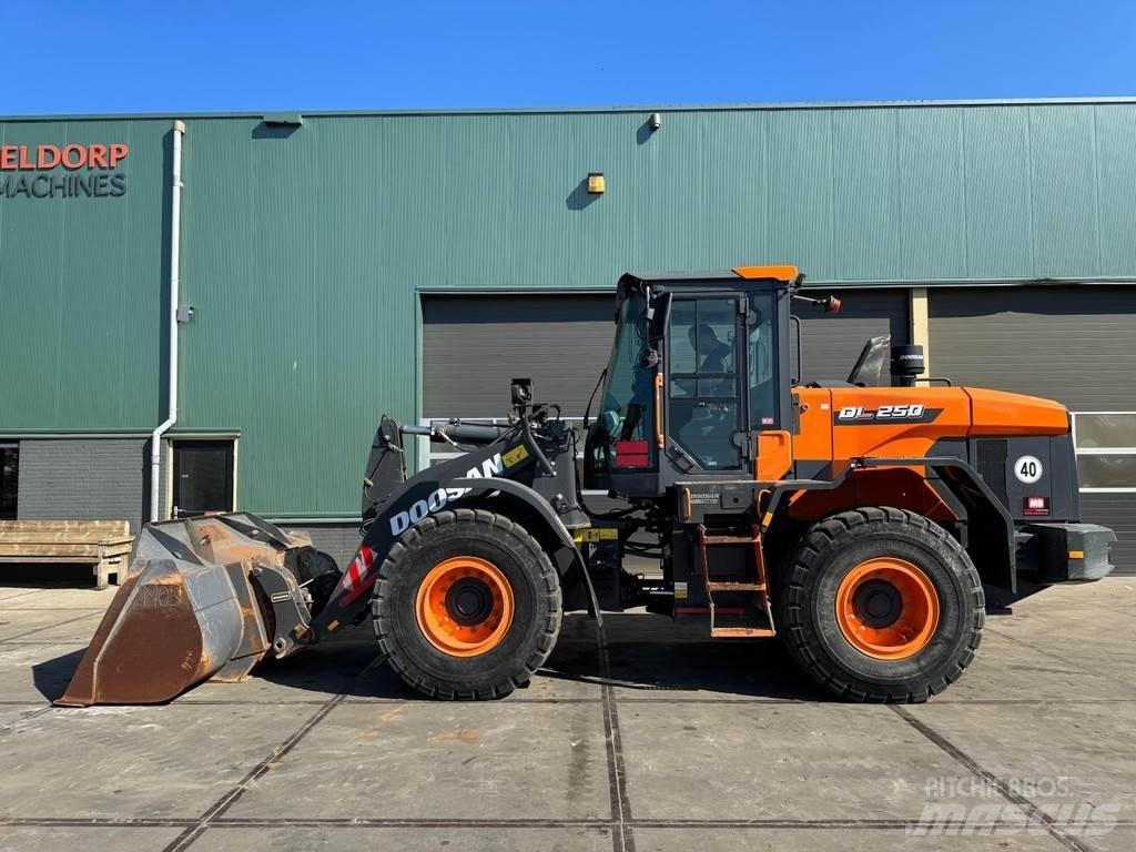 Doosan DL250-7 Iekrāvēji uz riteņiem