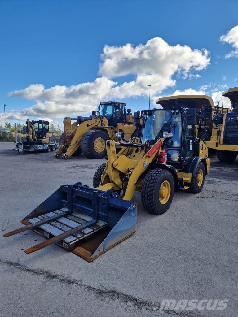 CAT 906 Iekrāvēji uz riteņiem