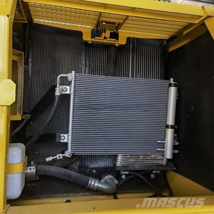 Komatsu PC200-8 Kāpurķēžu ekskavatori