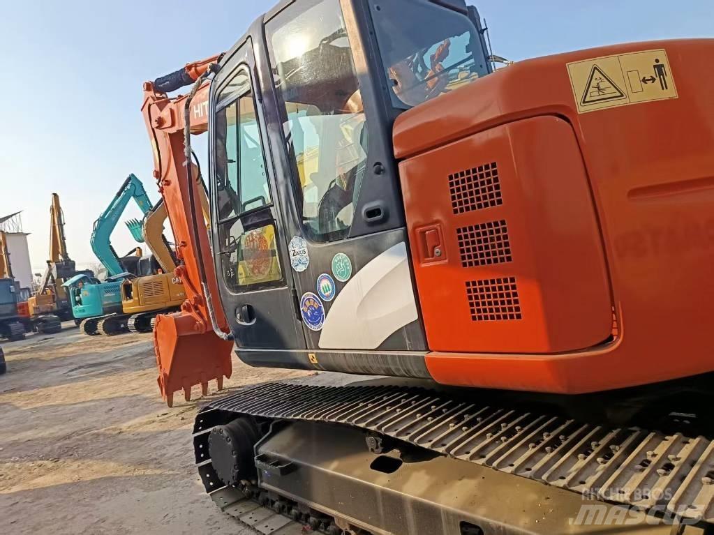 Hitachi ZX135 Kāpurķēžu ekskavatori