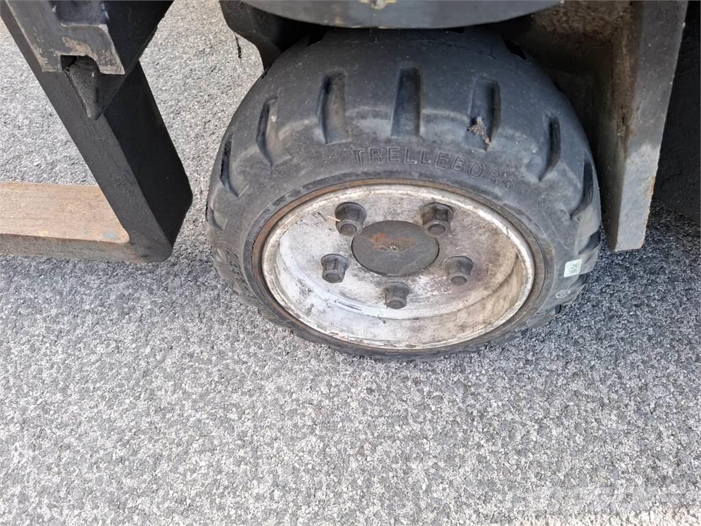 Combilift C3000CB Četru virzienu krāvēji