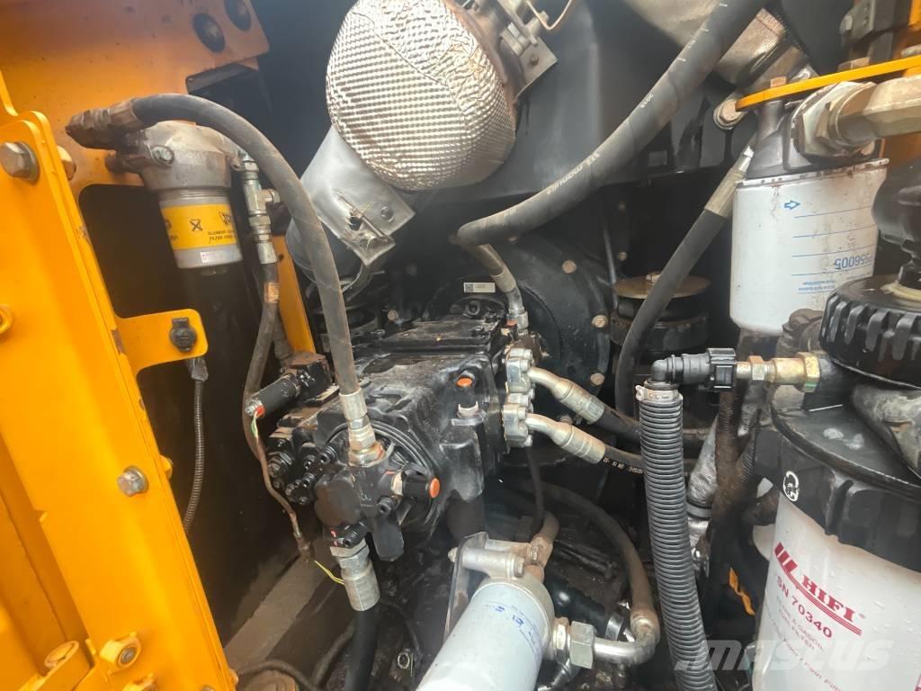 JCB JS 130 LC Kāpurķēžu ekskavatori