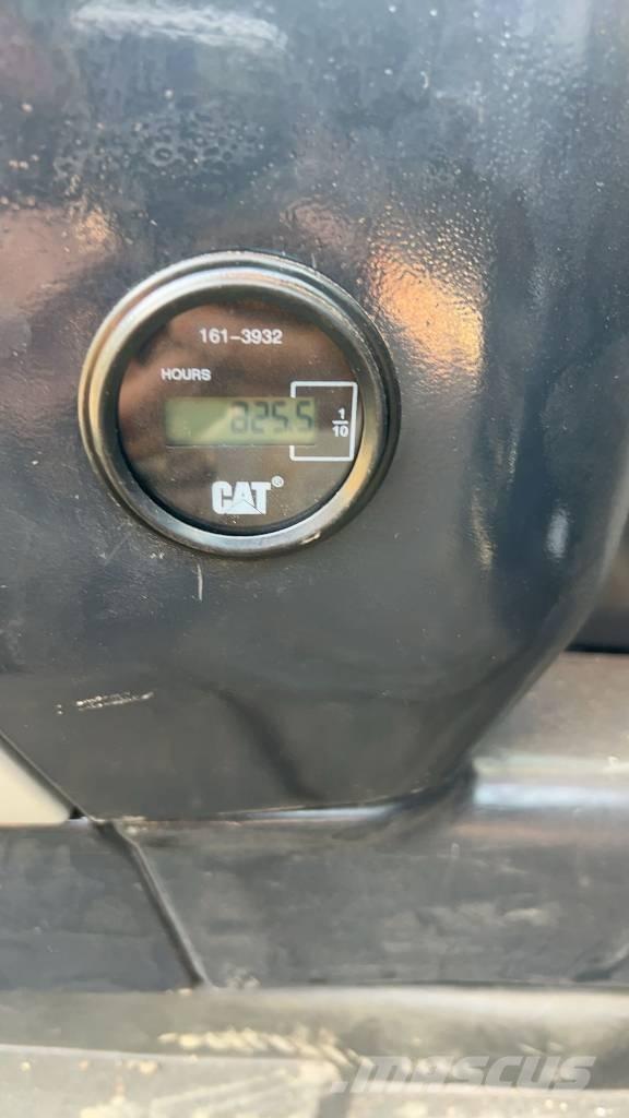 CAT 325 D Kāpurķēžu ekskavatori