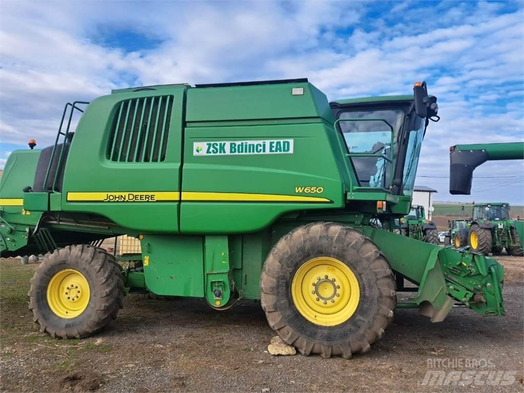 John Deere W650 Ražas novākšanas kombaini