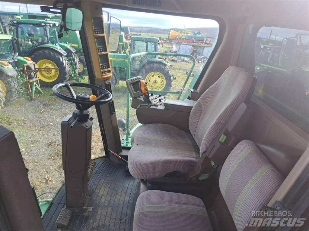 John Deere W650 Ražas novākšanas kombaini