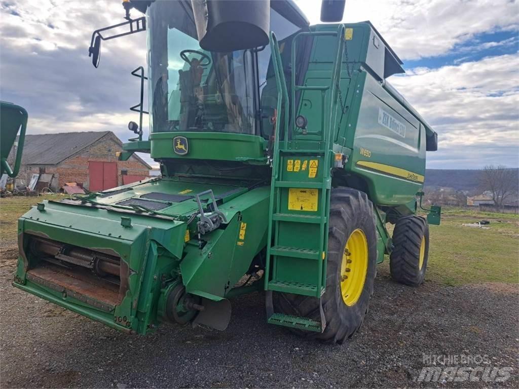John Deere W650 Ražas novākšanas kombaini