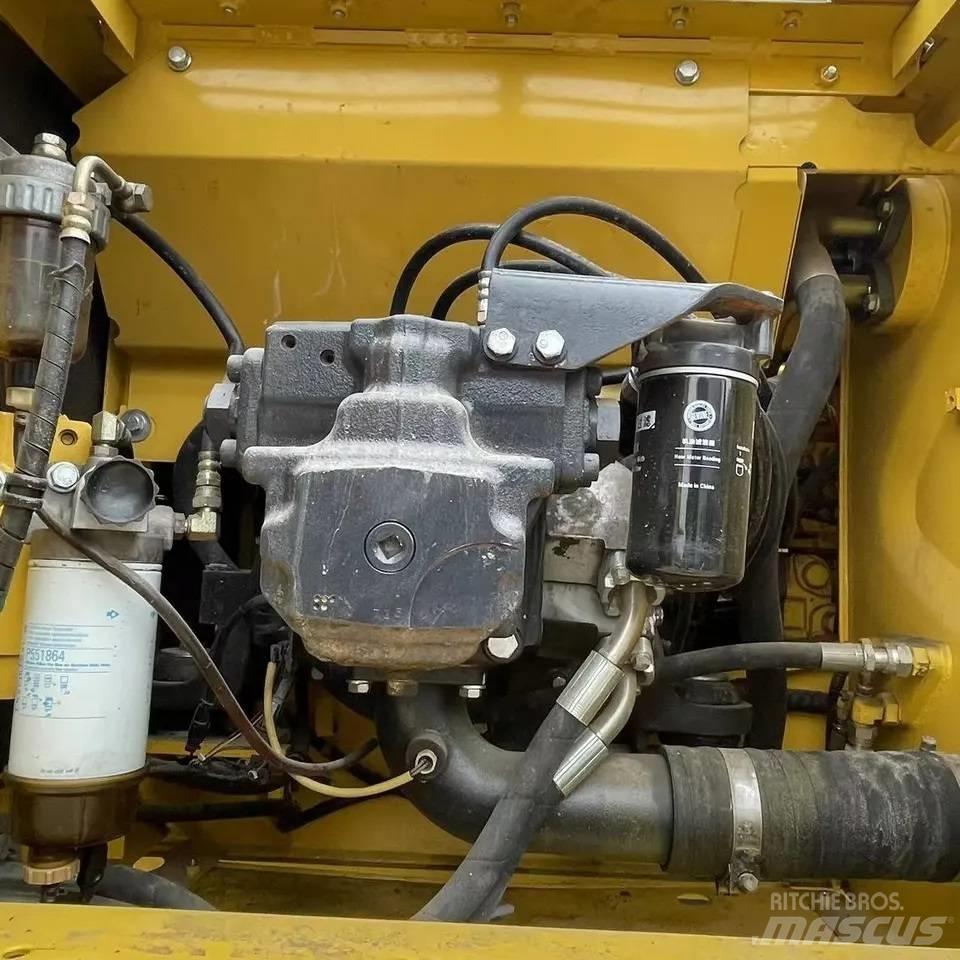 Komatsu PC200-8 Kāpurķēžu ekskavatori