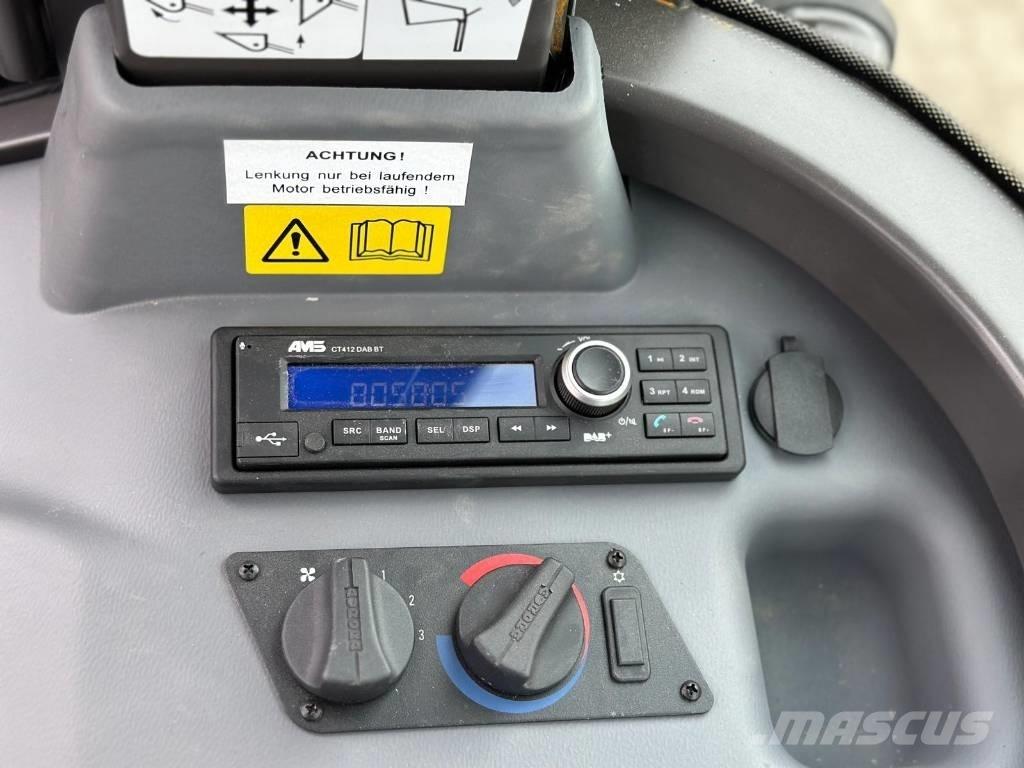 Mecalac AX 700 Iekrāvēji uz riteņiem