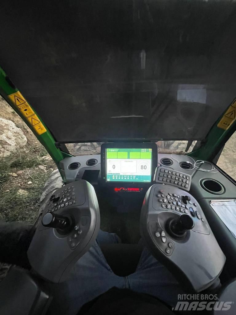 John Deere 1270 G Harvesteri
