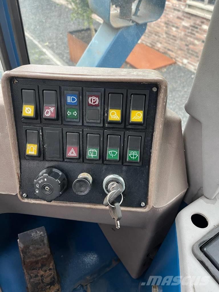 Fiat-Hitachi FR100 Iekrāvēji uz riteņiem