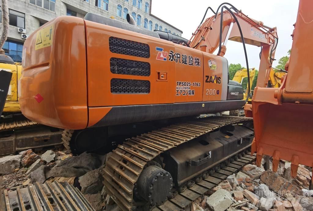 Hitachi ZX 200 Kāpurķēžu ekskavatori