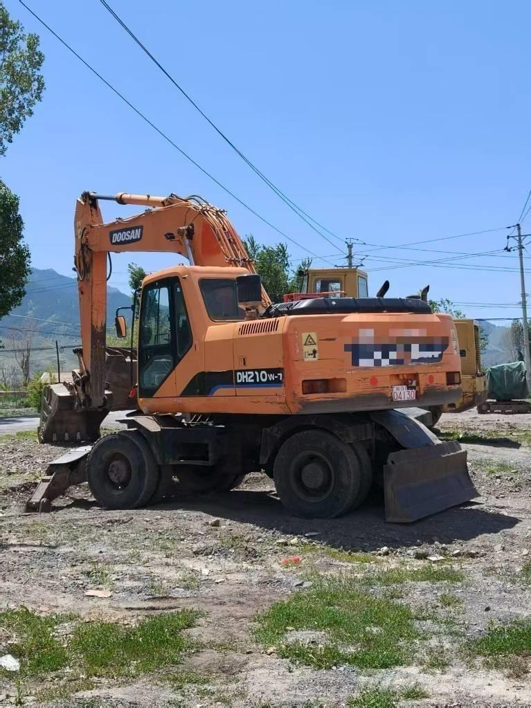 Doosan DH210W-7 Ekskavatori uz riteņiem