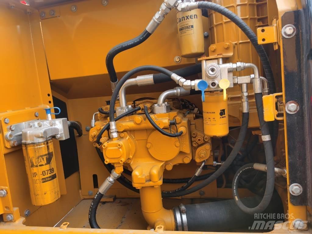 CAT 320 D2 Kāpurķēžu ekskavatori