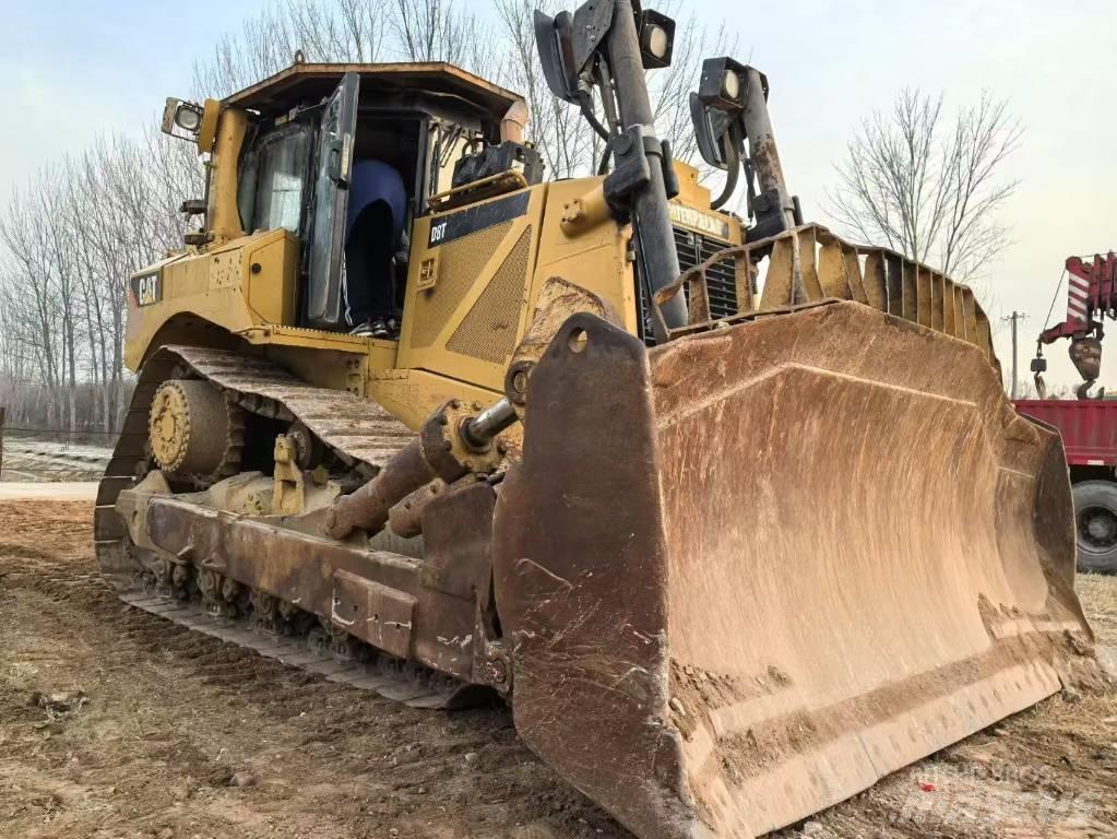 CAT D8T bulldozers Kāpurķēžu buldozeri