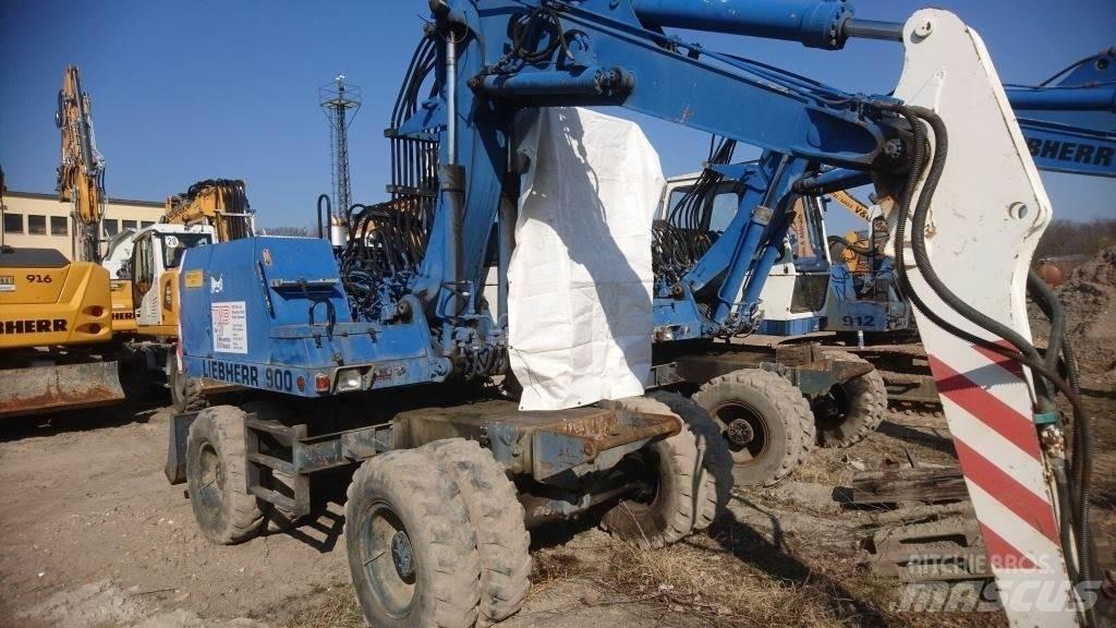Liebherr A900-C Ekskavatori uz riteņiem