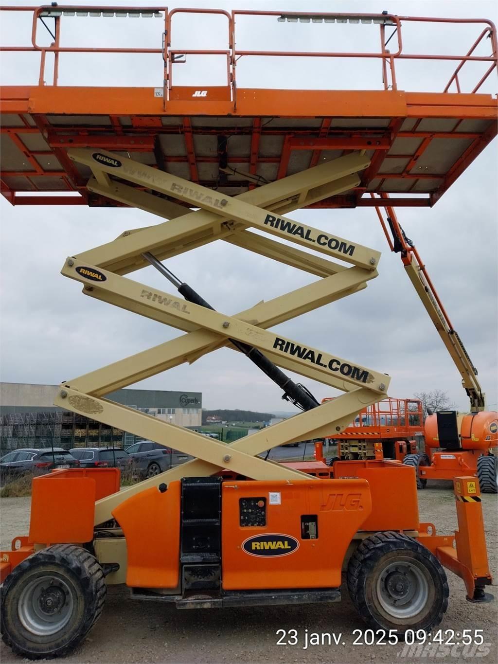 JLG 3394RT Šķerveida pacēlāji