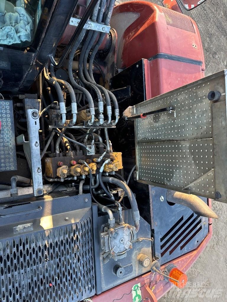 CAT 313 D Ekskavatori uz riteņiem