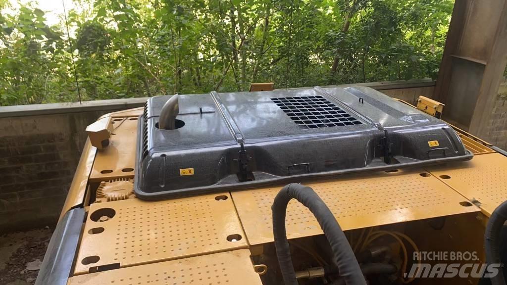 CAT 320D2L Kāpurķēžu ekskavatori