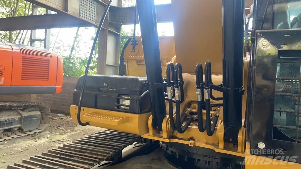 CAT 320D2L Kāpurķēžu ekskavatori