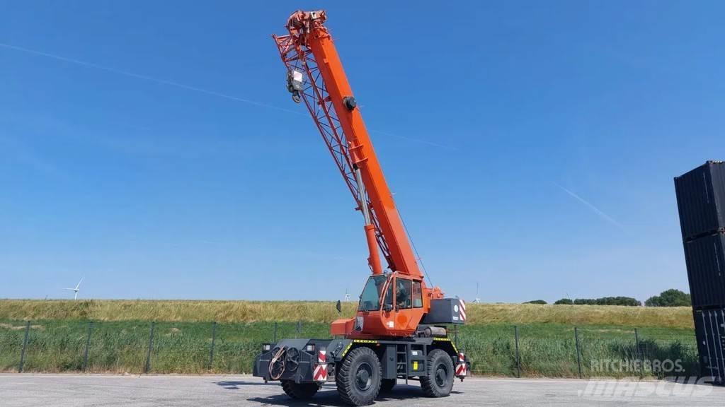 Terex RC30 Celtņi nelīdzenām virsmām