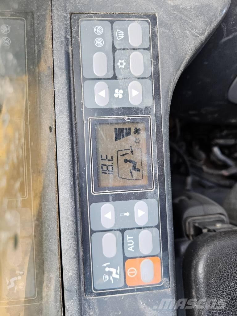 CAT 323 Kāpurķēžu ekskavatori