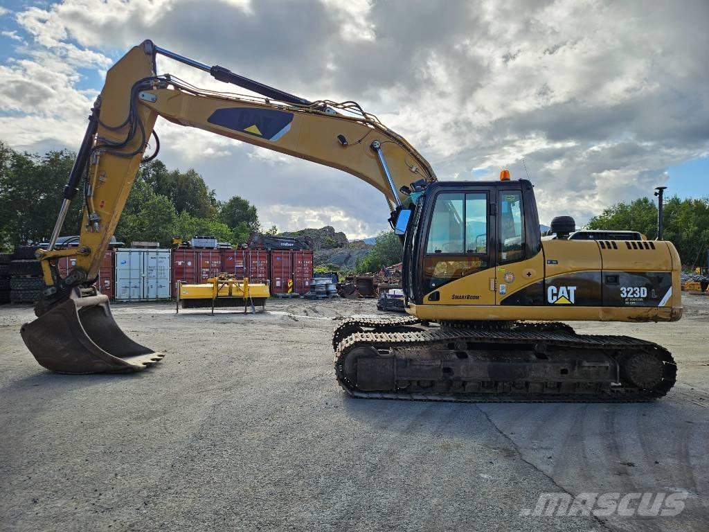 CAT 323 Kāpurķēžu ekskavatori