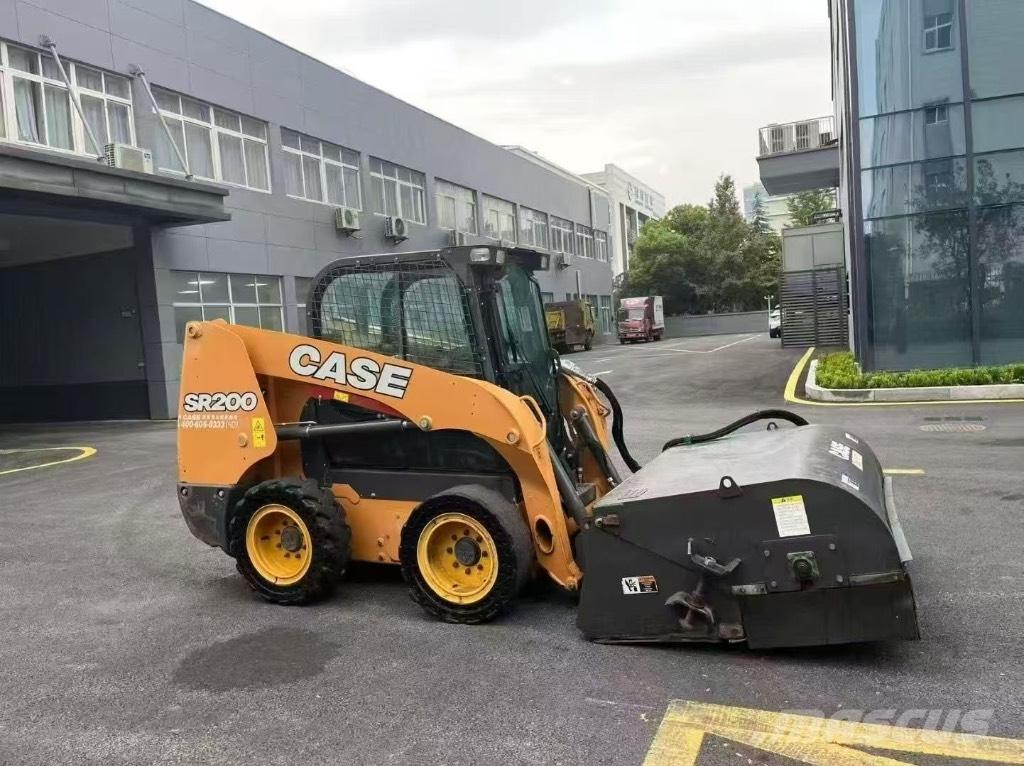 CASE SR 200 Lietoti riteņu kompaktiekrāvēji