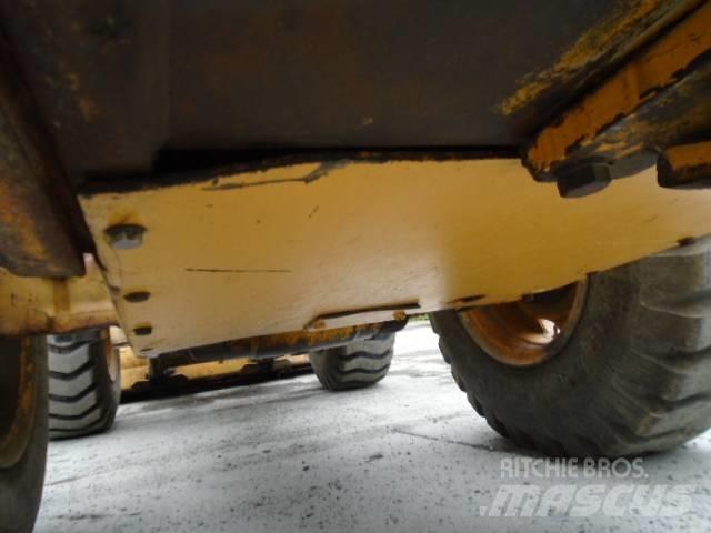John Deere 544 A Iekrāvēji uz riteņiem