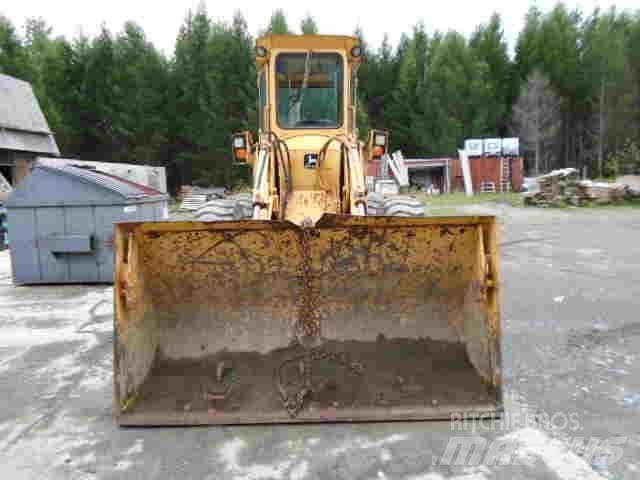 John Deere 544 A Iekrāvēji uz riteņiem