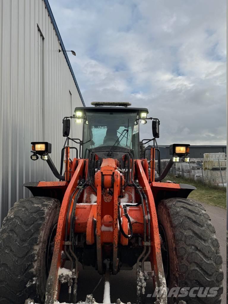 Hitachi ZW 250 Iekrāvēji uz riteņiem