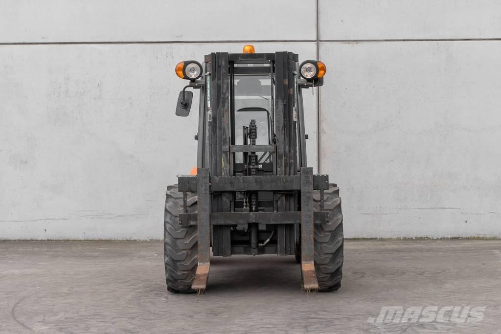 Ausa C 250 H X4 Tehnika ar dīzeļa dzinēju