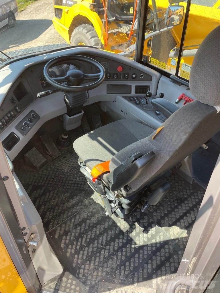 Volvo A30G Artikulētie pašizgāzēji