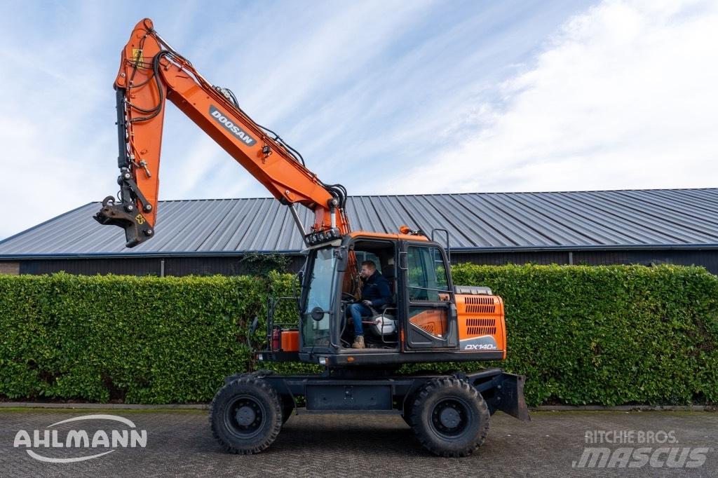 Doosan DX140W-5 Ekskavatori uz riteņiem