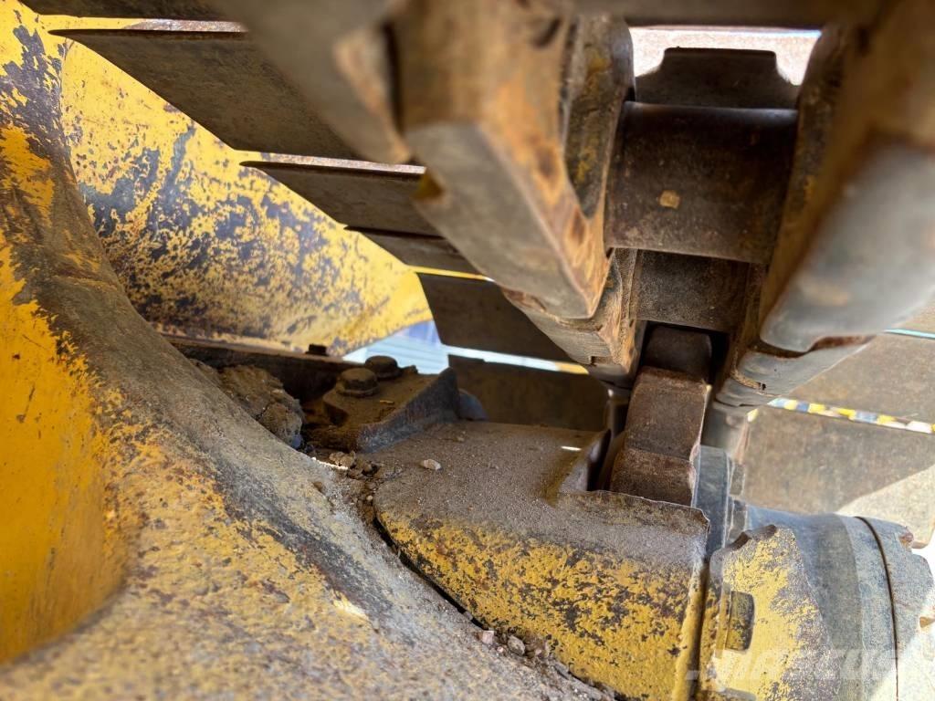Komatsu D37 PX-23 Kāpurķēžu buldozeri