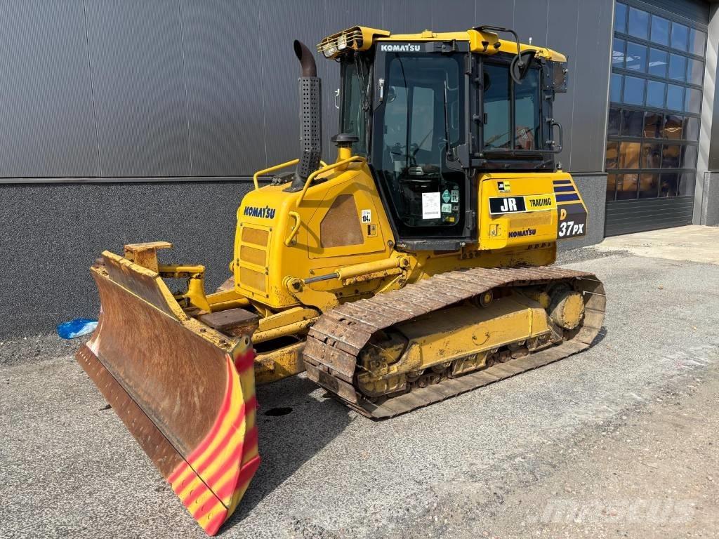 Komatsu D37 PX-23 Kāpurķēžu buldozeri