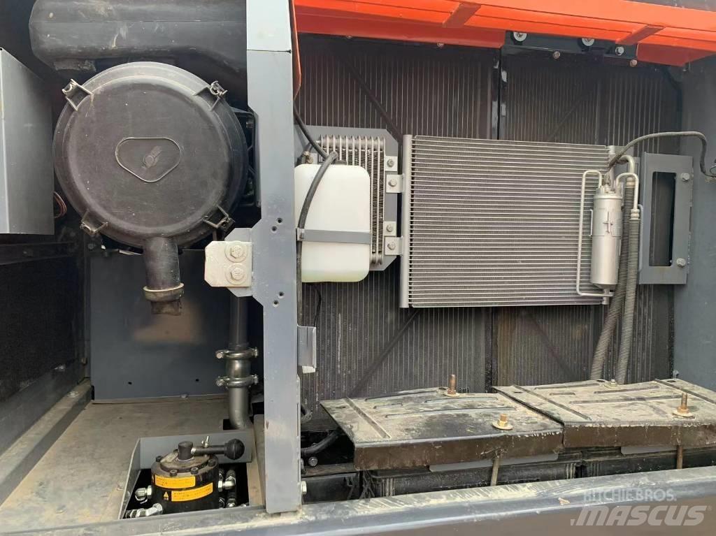 Hitachi ZX 200-3 Kāpurķēžu ekskavatori