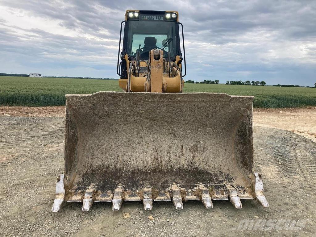 CAT 963K Iekrāvēji uz riteņiem