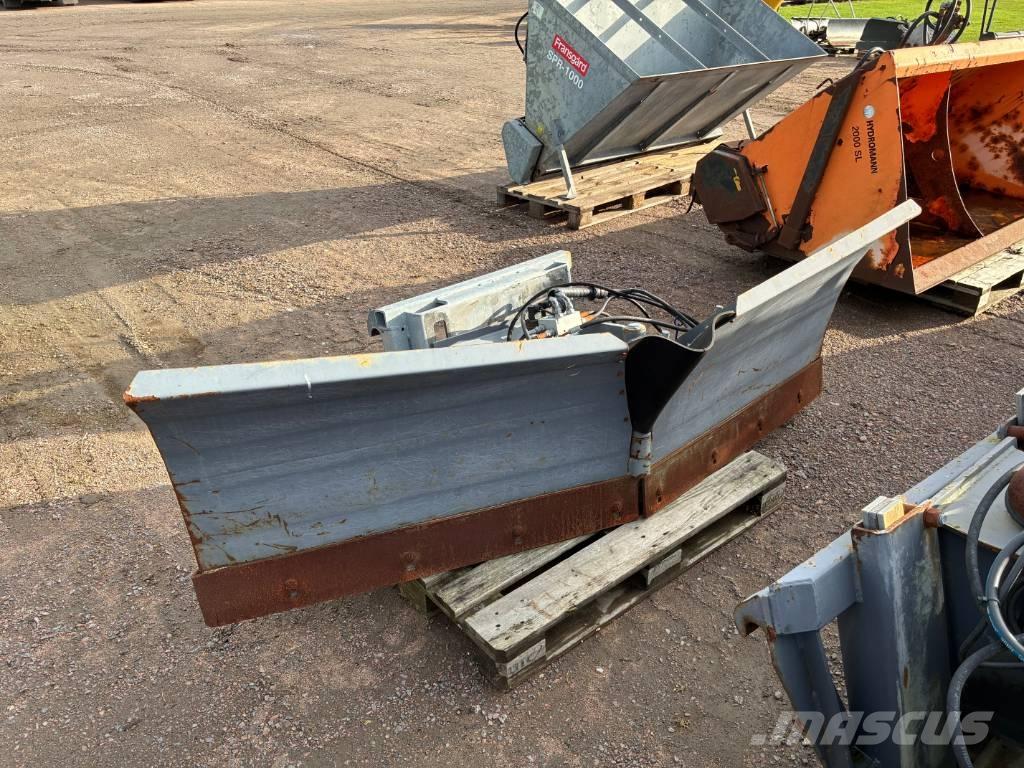 Siringe T2400 Sniega traktori