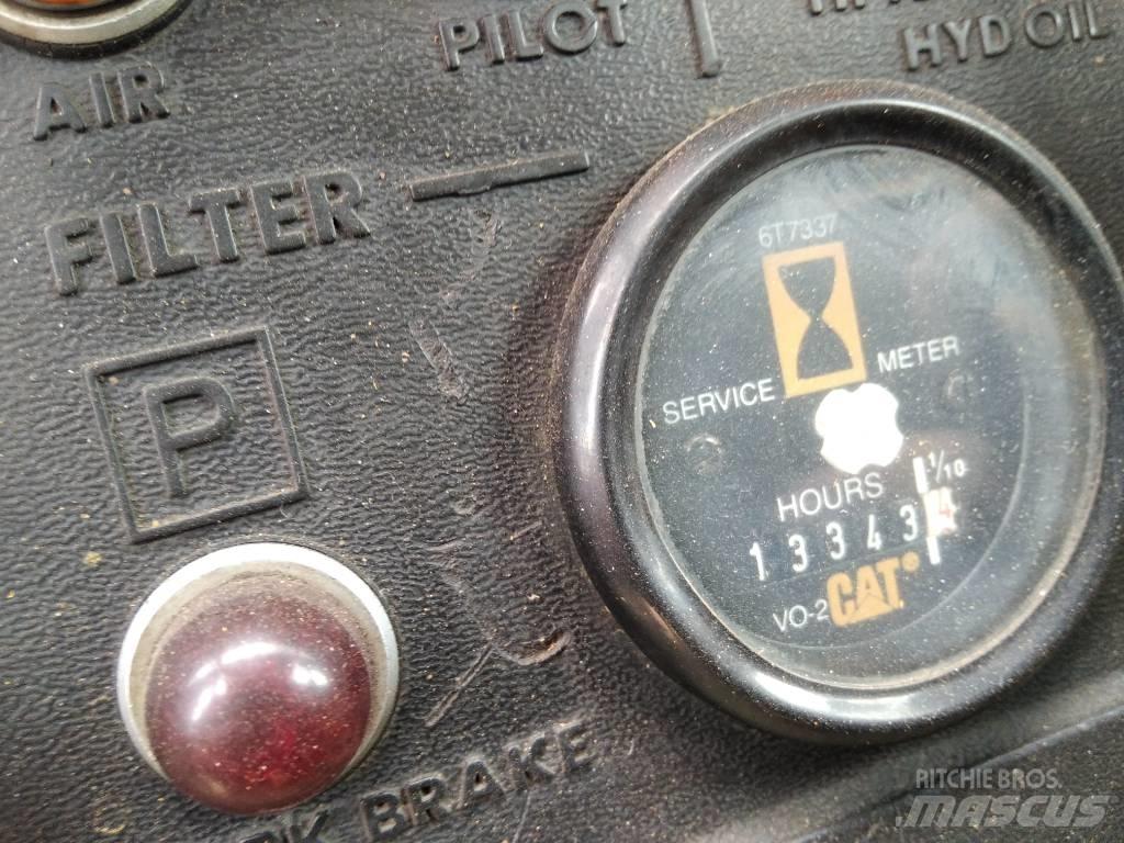 CAT 988 B Iekrāvēji uz riteņiem