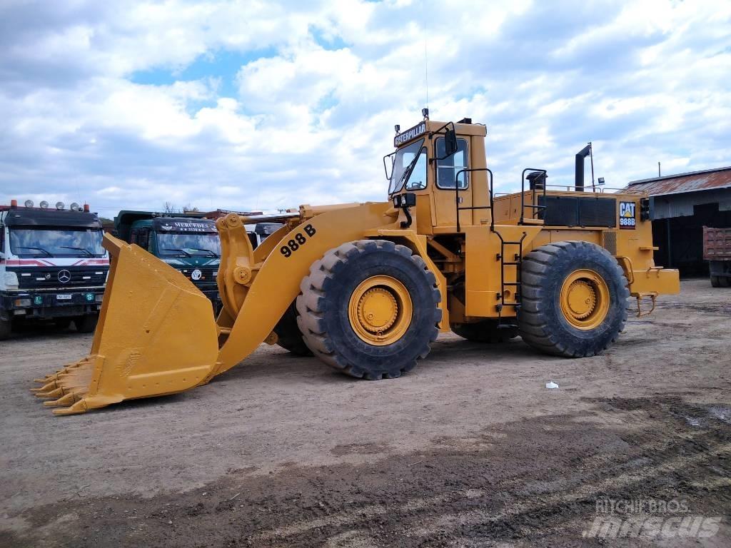 CAT 988 B Iekrāvēji uz riteņiem