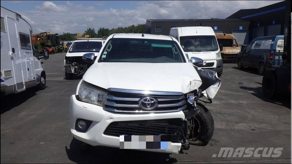 Toyota Hilux 4 Vieglais kravas automobilis/izkraušana no sāniem