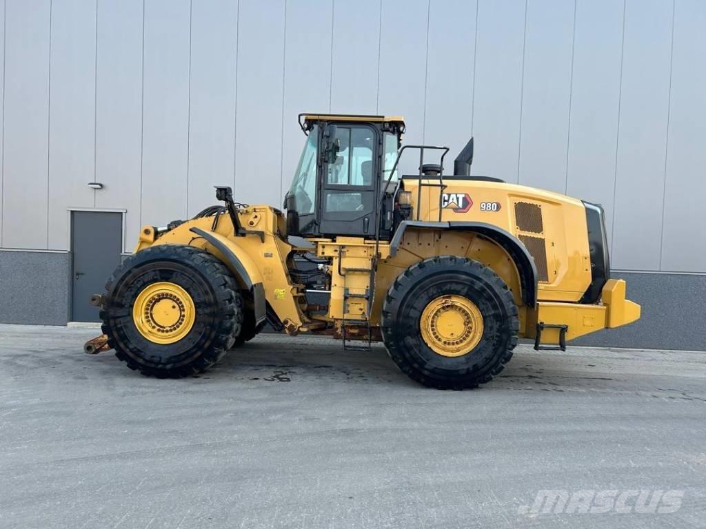 CAT 980 Iekrāvēji uz riteņiem