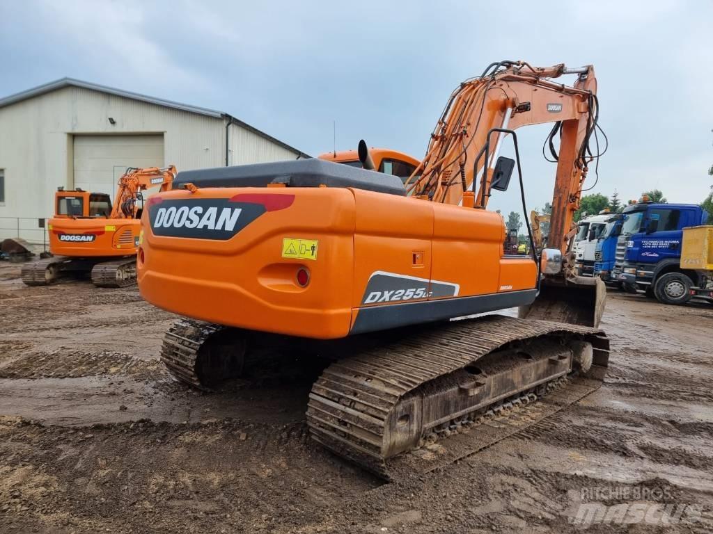 Doosan DX 255 LC Kāpurķēžu ekskavatori