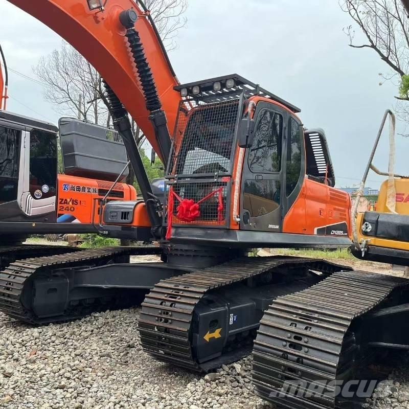 Doosan DX225 Kāpurķēžu ekskavatori